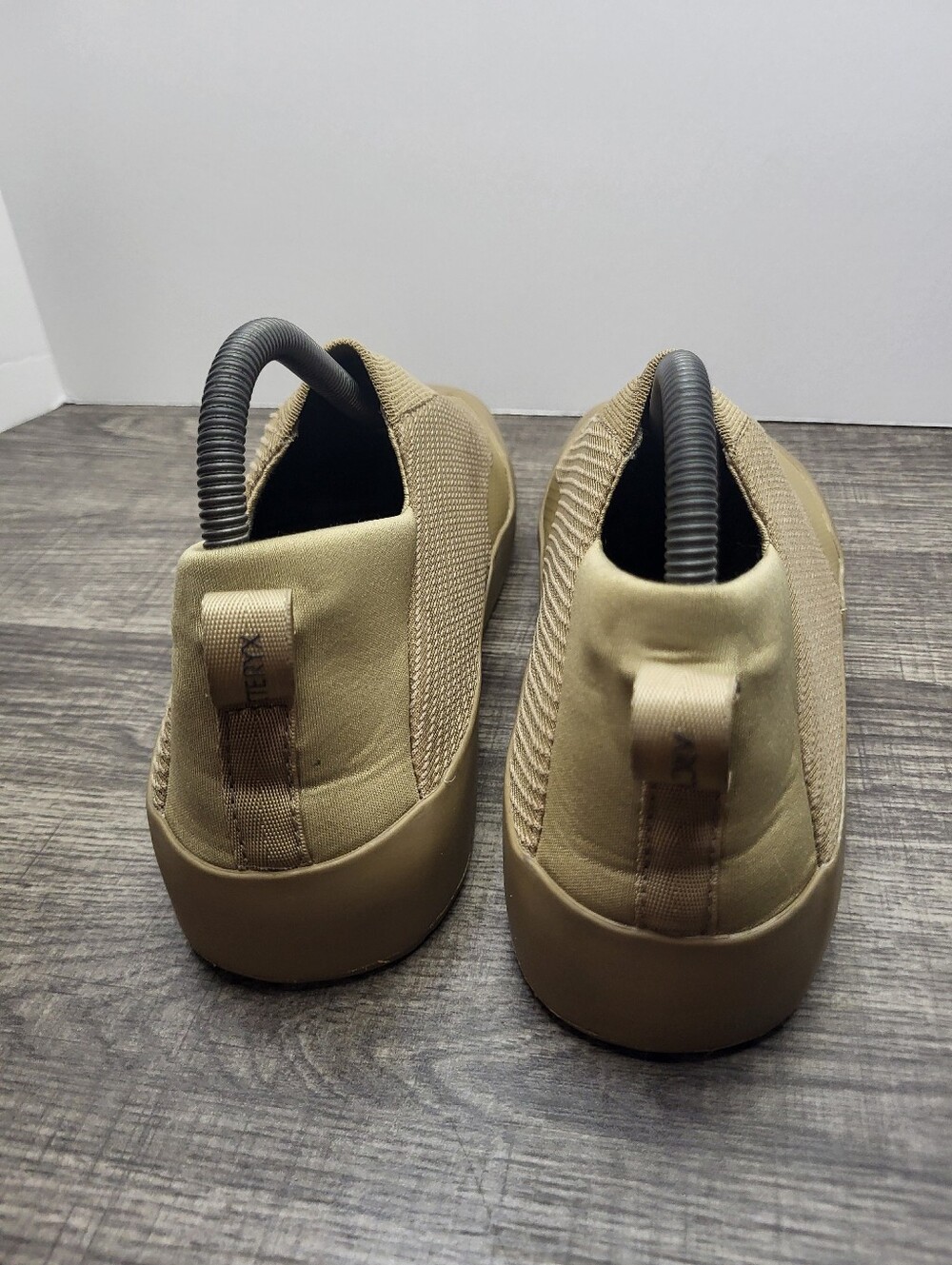 Arc'teryx Kragg Black Women's Size 8 Canvas Tan Vibram Soles Slip On Shoes - Picture 5 of 11